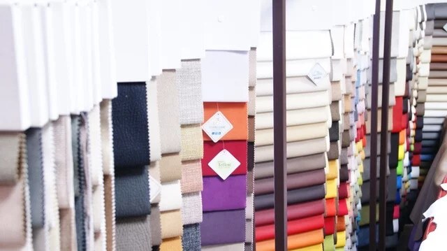 Ampia libreria di tessuti e pelli